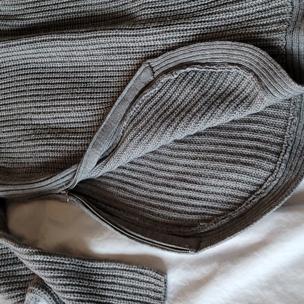 Ribbed Turtleneck Sweater - Picture 5 of 8